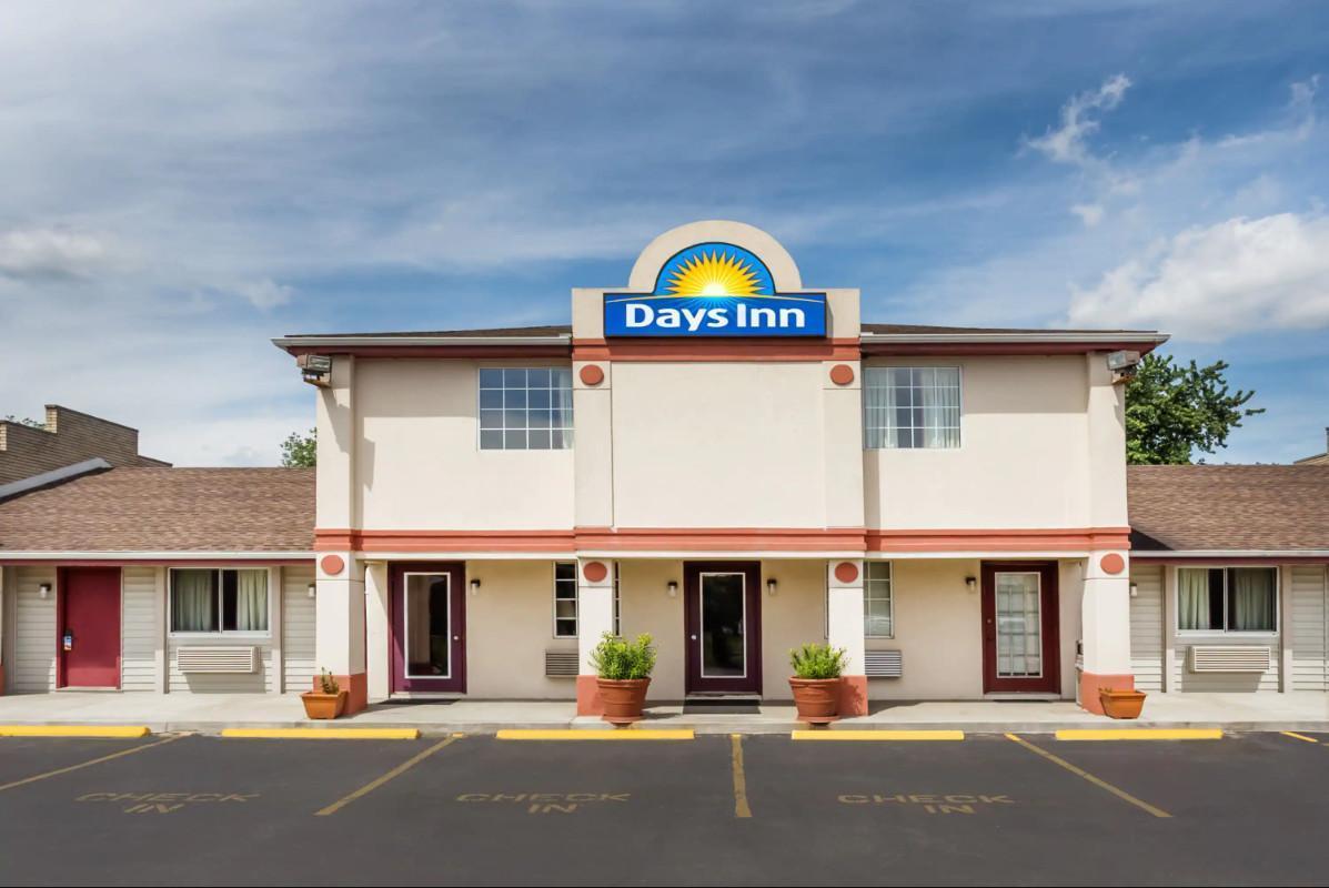 Days Inn By Wyndham Cape Carteret Near Emerald Isle Exterior foto