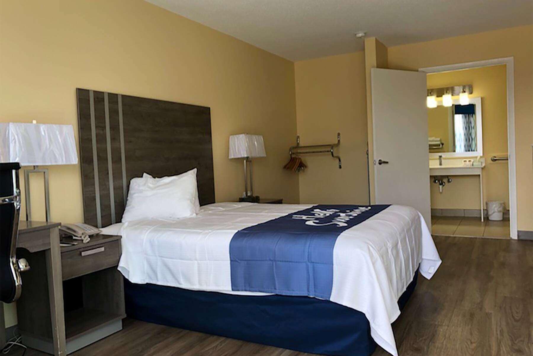 Days Inn By Wyndham Cape Carteret Near Emerald Isle Exterior foto